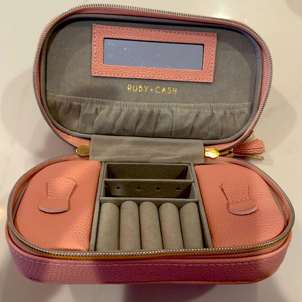 Ruby and Cash jewelry case